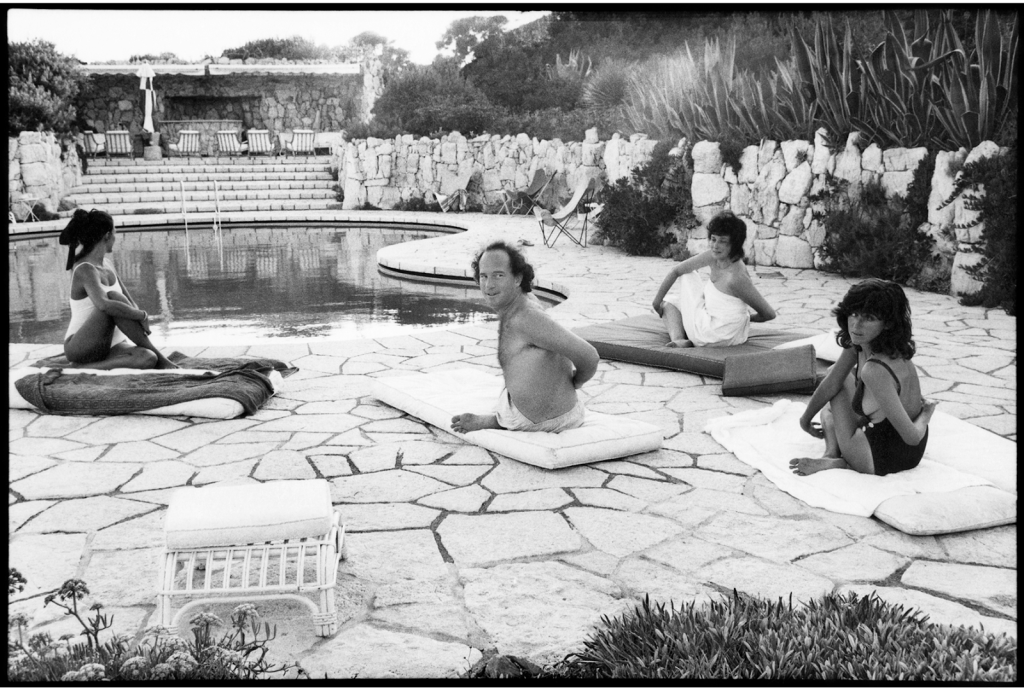 Beverly Hills Hotel, el icónico hotel con más de un siglo de historia, presenta una exposición representativa del famoso fotógrafo que plasmó la magia y la euforia de las figuras del cine americano