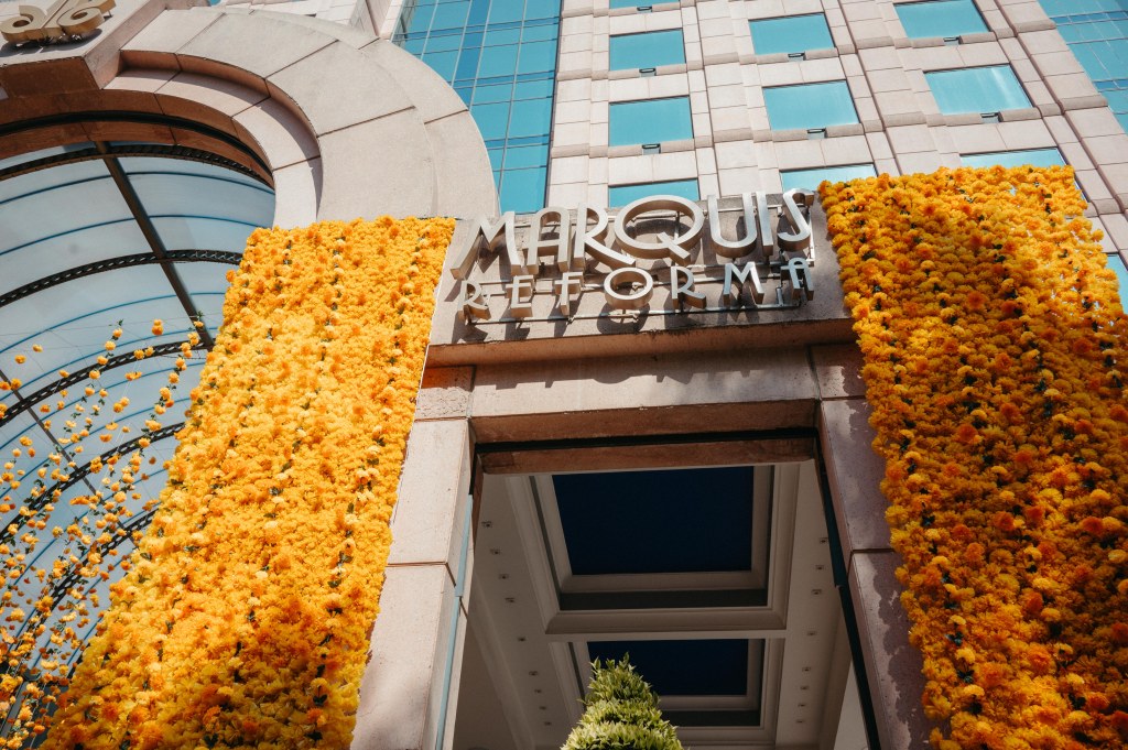 Pasa una ocasión única en el hotel Marquis Reforma disfrutando de la exposición Almas Creativas, del artista mexicano César Menchaca