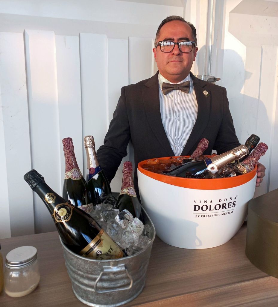 “El solo hecho de que el vino mexicano sea el que más se consume hoy, por encima de los vinos  españoles, argentinos o franceses es una gran noticia. Estamos en un momento clave para que el vino que se hace en México siga siendo el líder en el mercado. Tras ese objetivo, Banorte Nación de Vinos  contribuye con el crecimiento de la industria a través de la difusión, el acercamiento de las propuestas enológicas y el posicionamiento del vino mexicano", Pedro Reyes, director creativo de Paladar. 