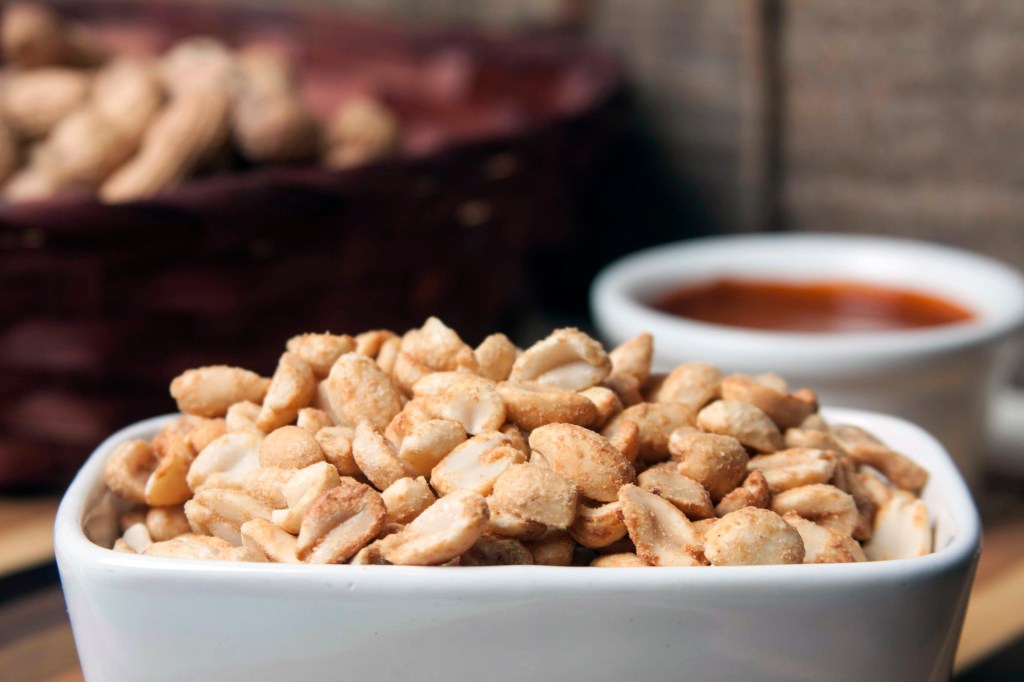 El cacahuate es un alimento de tradición milenaria que aporta importantes nutrientes, además de que posee cualidades para ser parte sustancial de deliciosos platillos que podemos preparar en casa